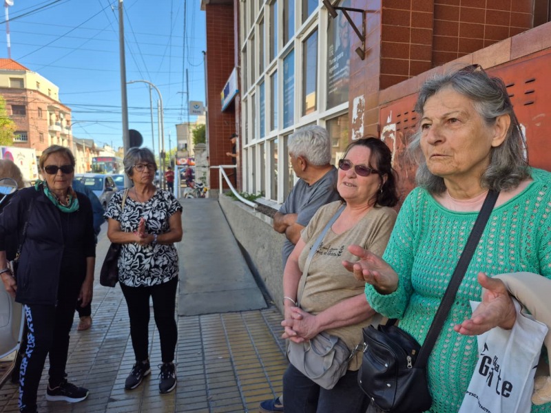 Afiliados a Pami reclamaron y exigieron respuestas